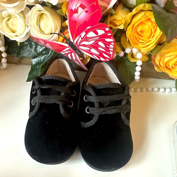 Black Little shoes for boy or girl Spanish Brand size 21 Europe - Picture 1 of 3